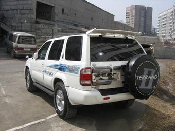 1999 Nissan Terrano Pictures