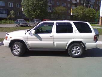 1999 Nissan Terrano Pictures