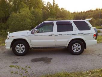 1999 Nissan Terrano Photos