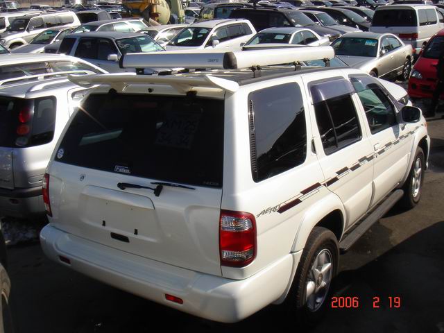 2000 Nissan Terrano Photos