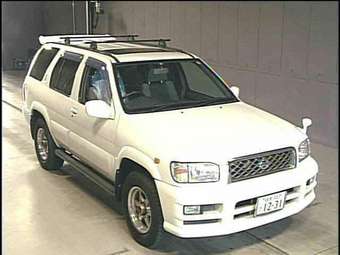 2000 Nissan Terrano Images