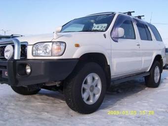 2000 Nissan Terrano Photos