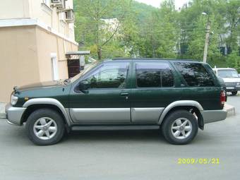 2000 Nissan Terrano Pictures