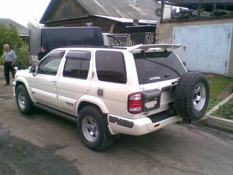 2000 Nissan Terrano Pictures