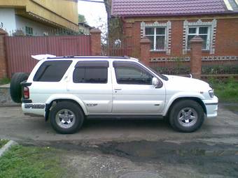 2000 Nissan Terrano Photos