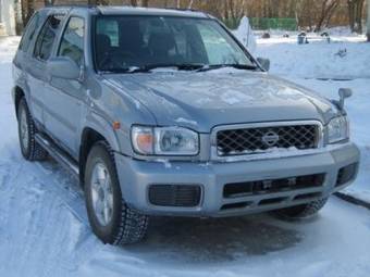 2000 Nissan Terrano Images