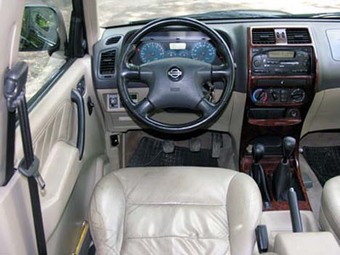 2001 Nissan Terrano Images