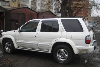 2001 Nissan Terrano Photos