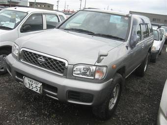 2001 Nissan Terrano Pictures