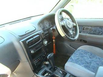 2001 Nissan Terrano Pictures