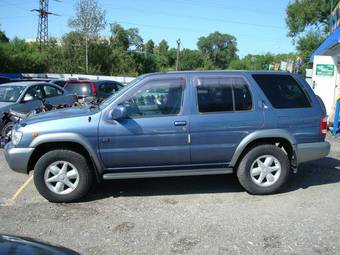 2001 Nissan Terrano Photos