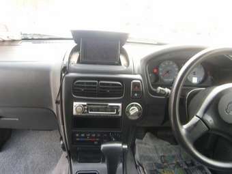 2002 Nissan Terrano Images