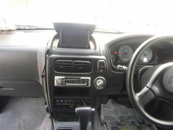 2002 Nissan Terrano Pictures