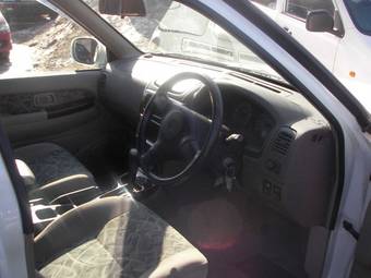 2002 Nissan Terrano Pics