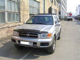 2002 Nissan Terrano Pictures