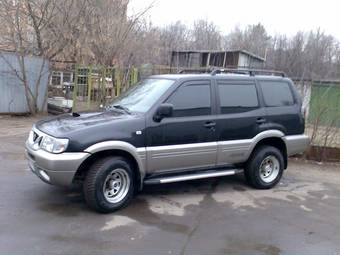 2000 Nissan Terrano II Photos