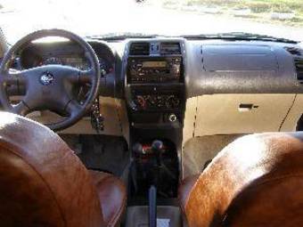 2002 Nissan Terrano II Pictures