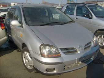 2001 Nissan Tiida Photos