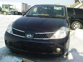 2003 Nissan Tiida Photos