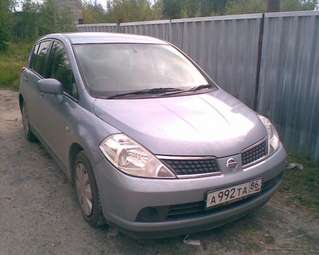 2004 Nissan Tiida Pictures