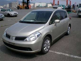 2004 Nissan Tiida Photos