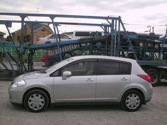 2004 Nissan Tiida Pictures