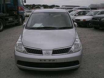 2004 Nissan Tiida Pictures