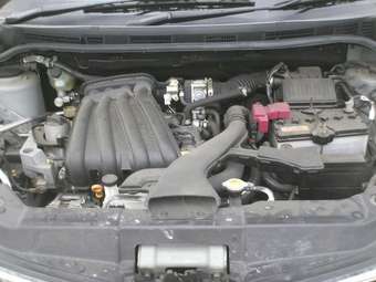 2004 Nissan Tiida Pictures