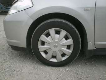 2004 Nissan Tiida Photos
