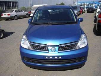 2004 Nissan Tiida Pictures