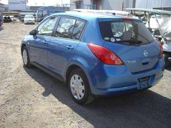 2004 Nissan Tiida Pictures