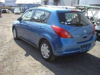 2004 Nissan Tiida Pictures