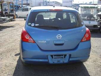 2004 Nissan Tiida Photos