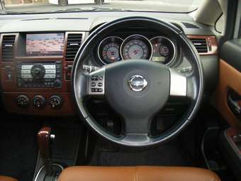 2004 Nissan Tiida Pictures