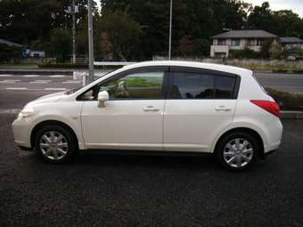 2004 Nissan Tiida Pics