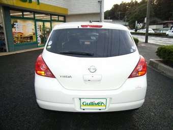 2004 Nissan Tiida Pictures