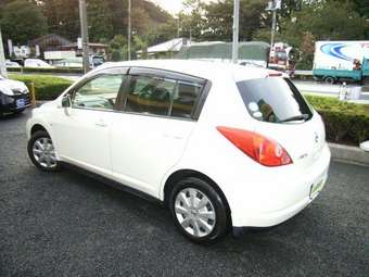 2004 Nissan Tiida Photos