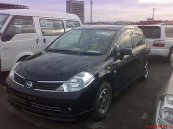 2004 Nissan Tiida Pictures