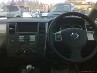 2004 Nissan Tiida Pictures