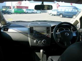 2004 Nissan Tiida Pictures