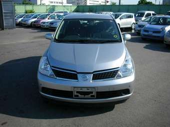 2004 Nissan Tiida Pictures