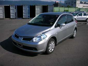 2004 Nissan Tiida Pics