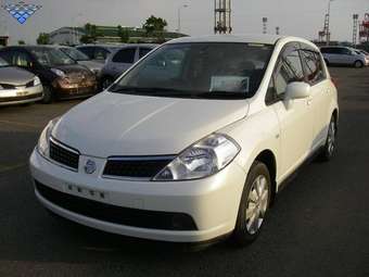 2004 Nissan Tiida Photos