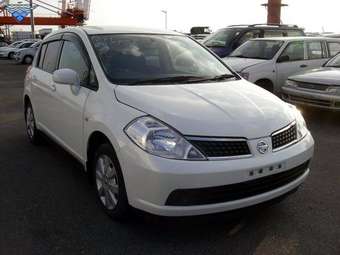 2004 Nissan Tiida Photos