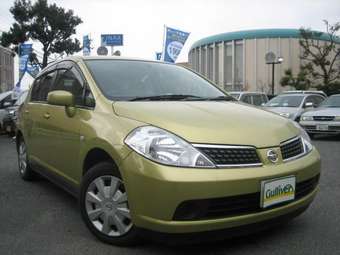 2004 Nissan Tiida Photos