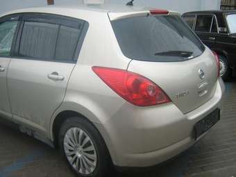 2004 Nissan Tiida Pics