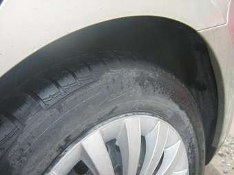 2004 Nissan Tiida Images