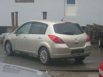 2004 Nissan Tiida Pictures