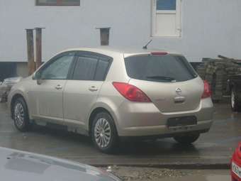 2004 Nissan Tiida Pictures