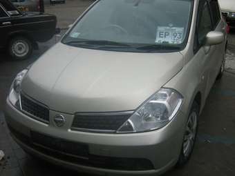 2004 Nissan Tiida Pictures